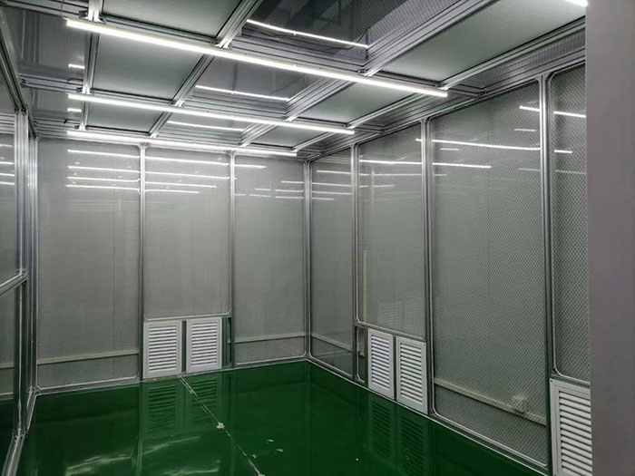 選擇百級無塵潔凈棚還是千級無塵潔凈棚,應根據具體的生產需求、產品要求和預算來決定。 選擇百級無塵潔凈棚還是千級無塵潔凈棚,應根據具體的生產需求、產品要求和預算來決定。